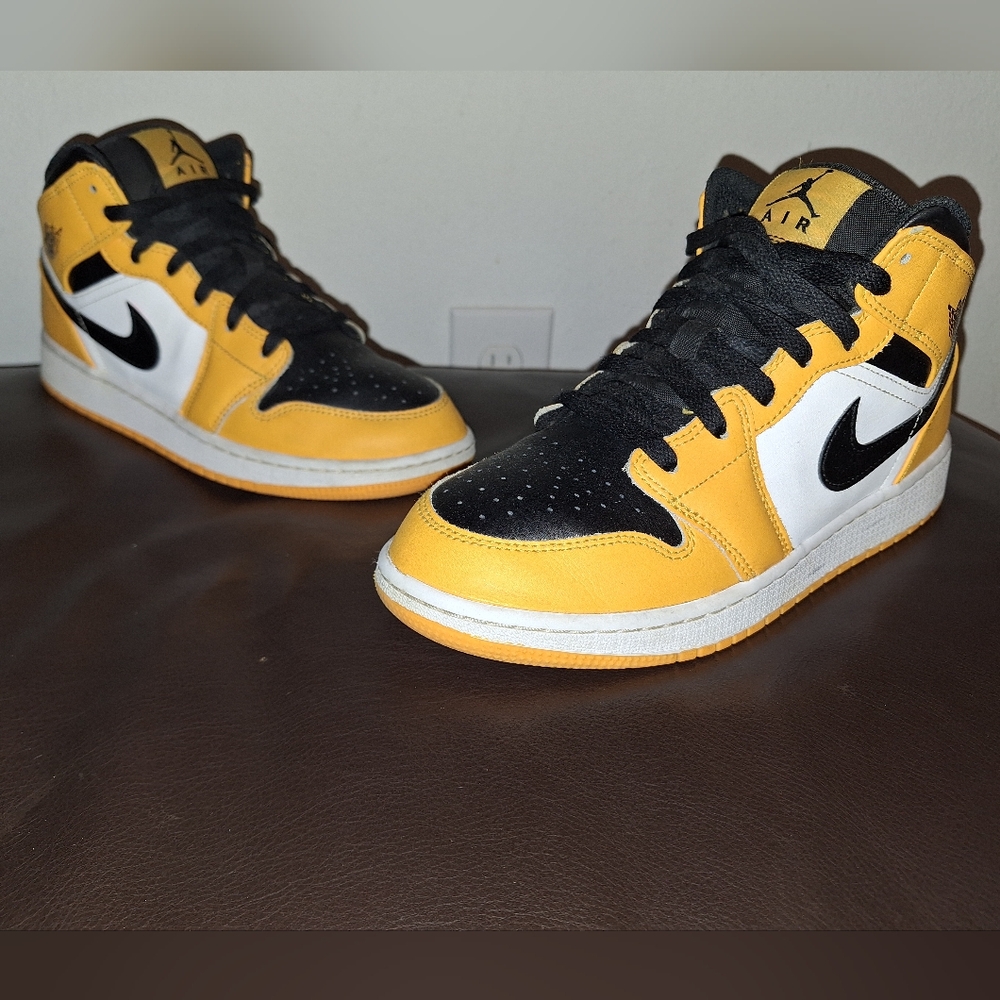 Nike Air Jordan 1 Mid Taxi. Black Yellow. Size 6.5Y